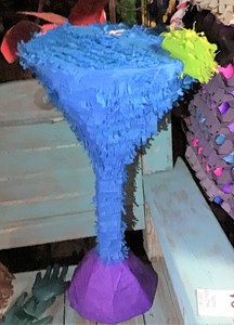 PINATA ASSORTED MED (2.5FT APPROX.)